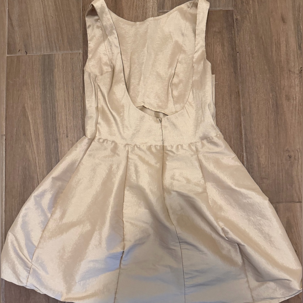 Lucy in the Sky Dress 
Size Large. - Picture 5 of 6